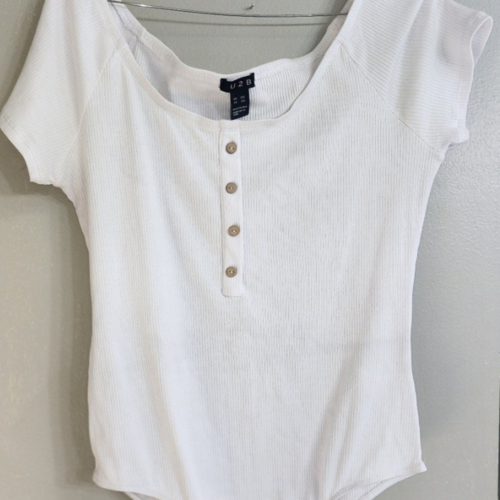 Elegant White Ribbed Bodysuit